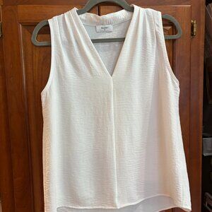 NWOT Monteri Small Petite White V Neck Tank